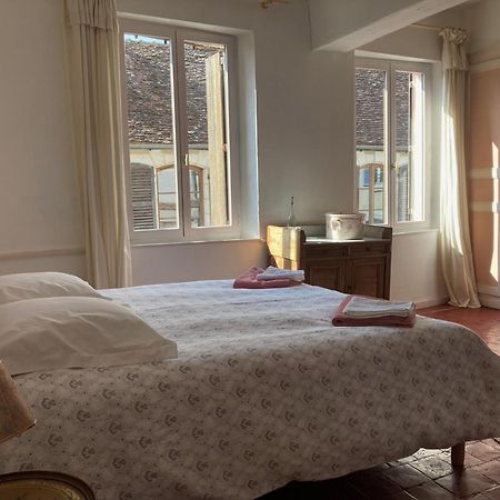 Sur Les Ailes Du Papillon-La Suite Saint-Sauveur-en-Puisaye Exterior foto